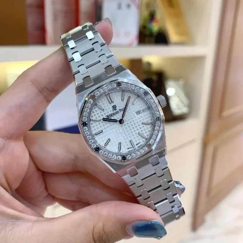 Audemars Piguet Royal Oak Quartz Silver 67651ST.ZZ.1261ST.01 - Image 5