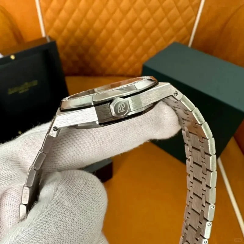 Audemars Piguet Royal Oak Selfwinding Black 15451ST.ZZ.1256ST.01 - Image 6