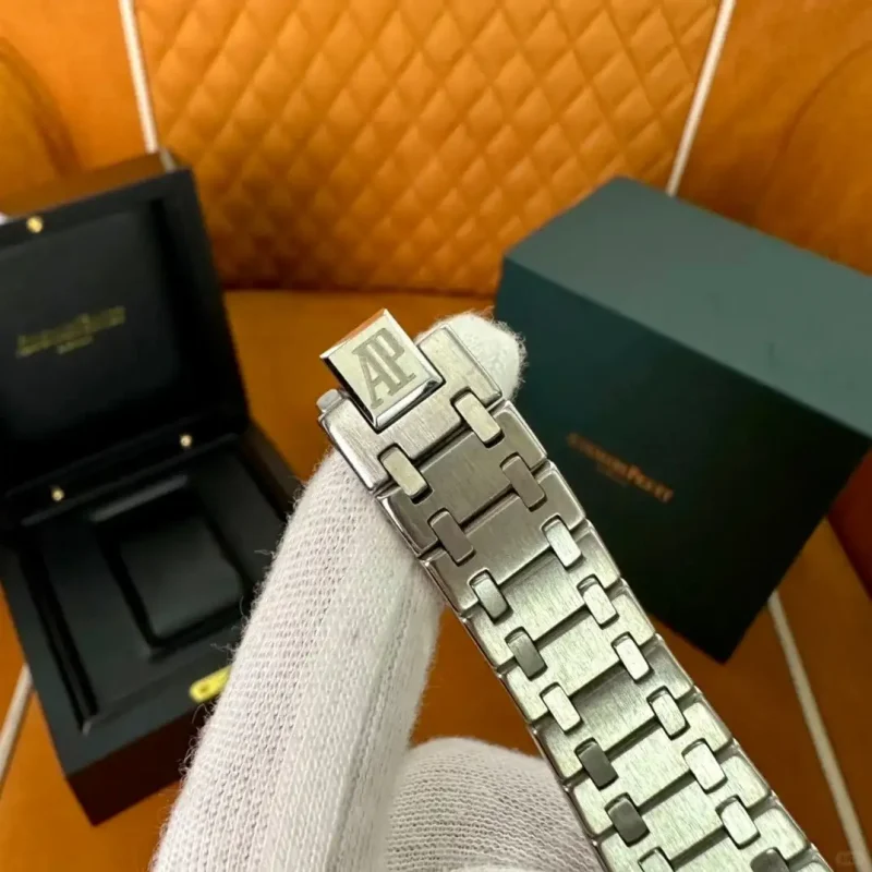Audemars Piguet Royal Oak Selfwinding Black 15451ST.ZZ.1256ST.01 - Image 3