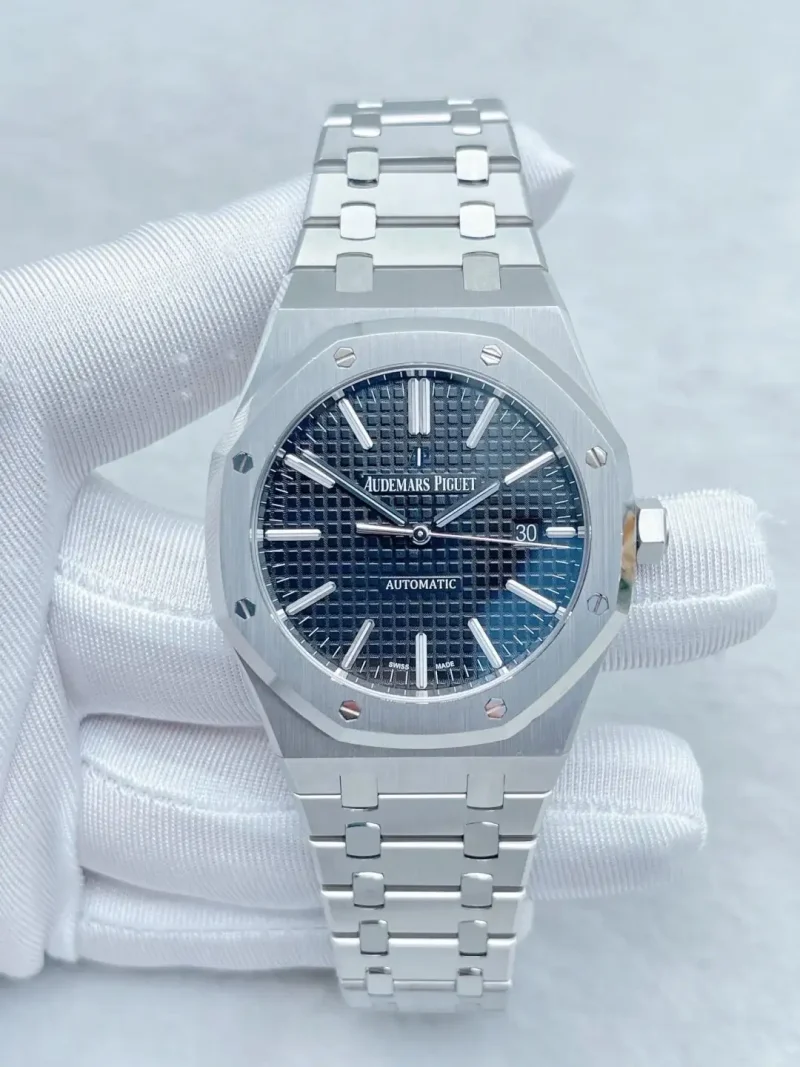 Audemars Piguet Royal Oak Selfwinding Blue 15400ST.OO.1220ST.03 - Image 2