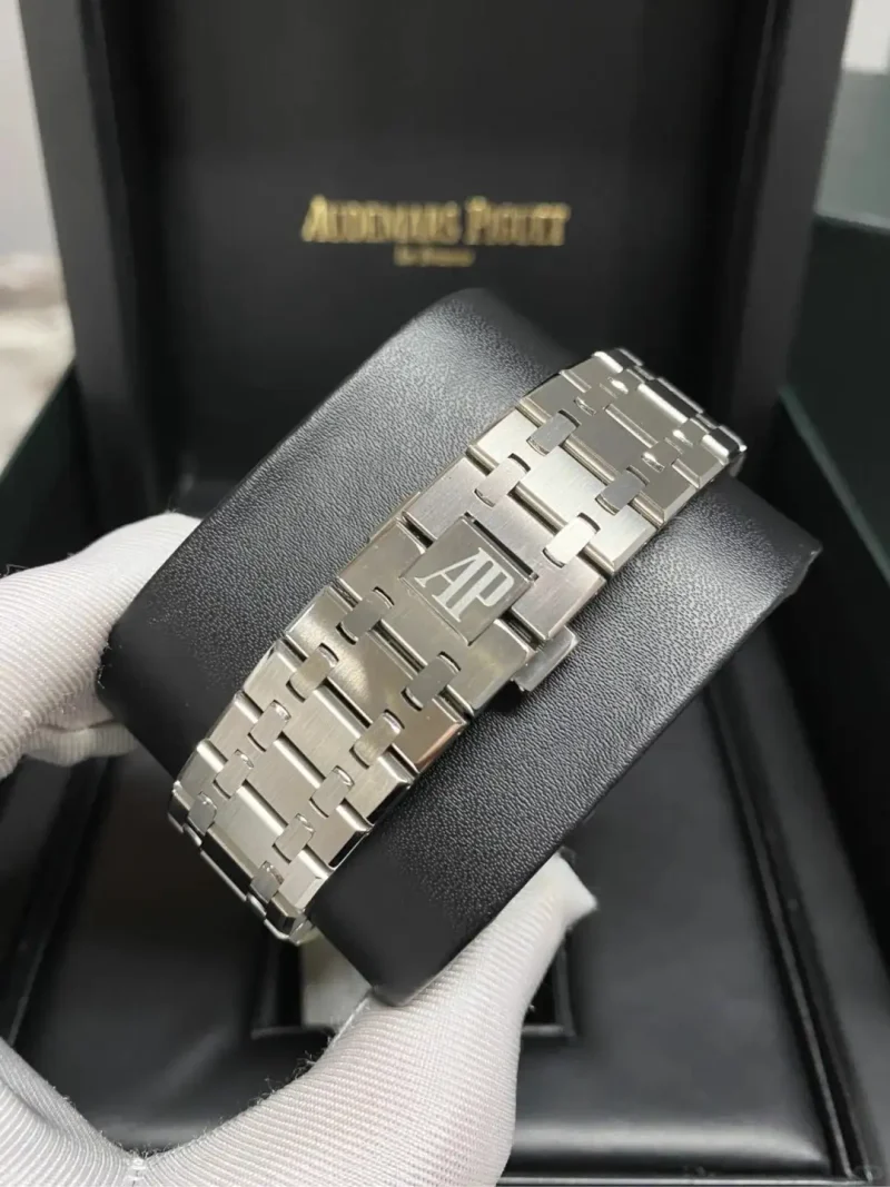 Audemars Piguet Royal Oak Selfwinding Chronograph Silver 26331ST.OO.1220ST.03 - Image 4