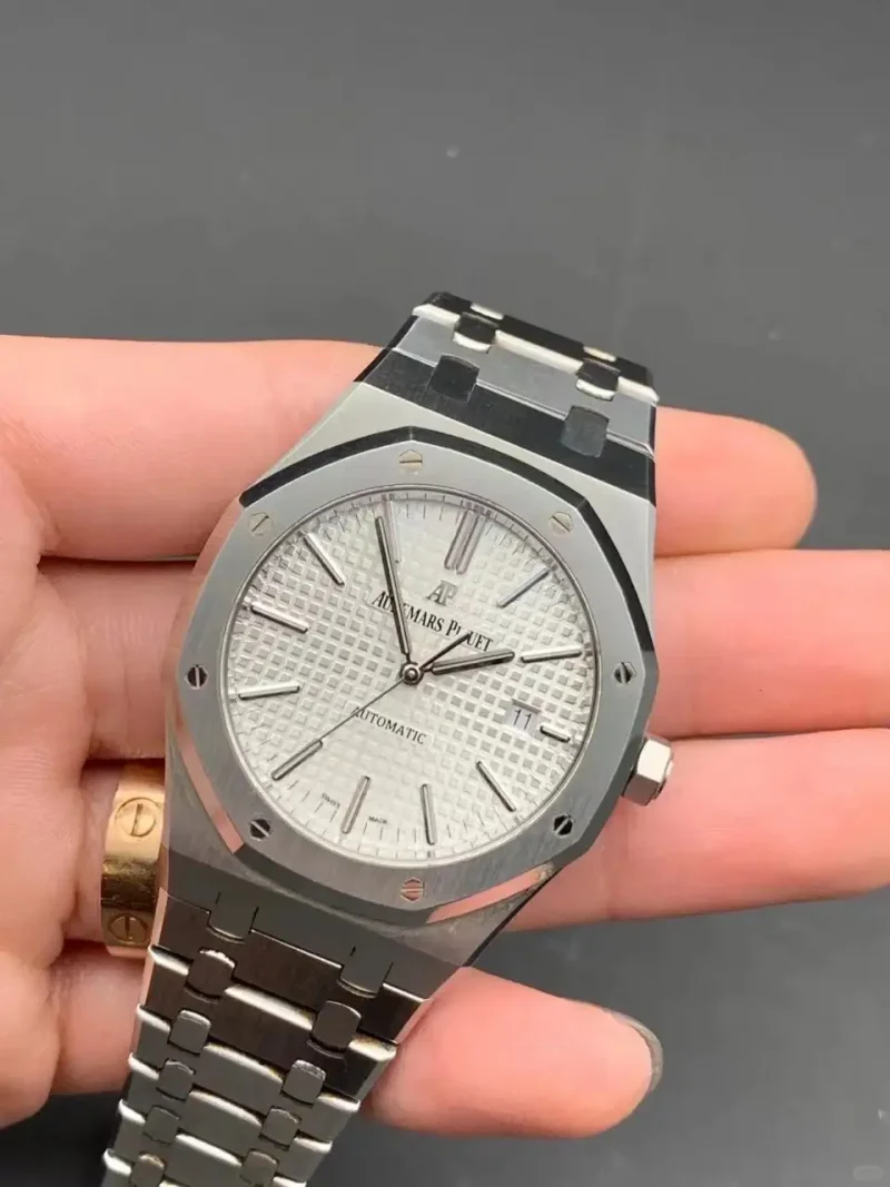 Audemars Piguet Royal Oak Selfwinding Silver 15400ST.OO.1220ST.02 - Image 3