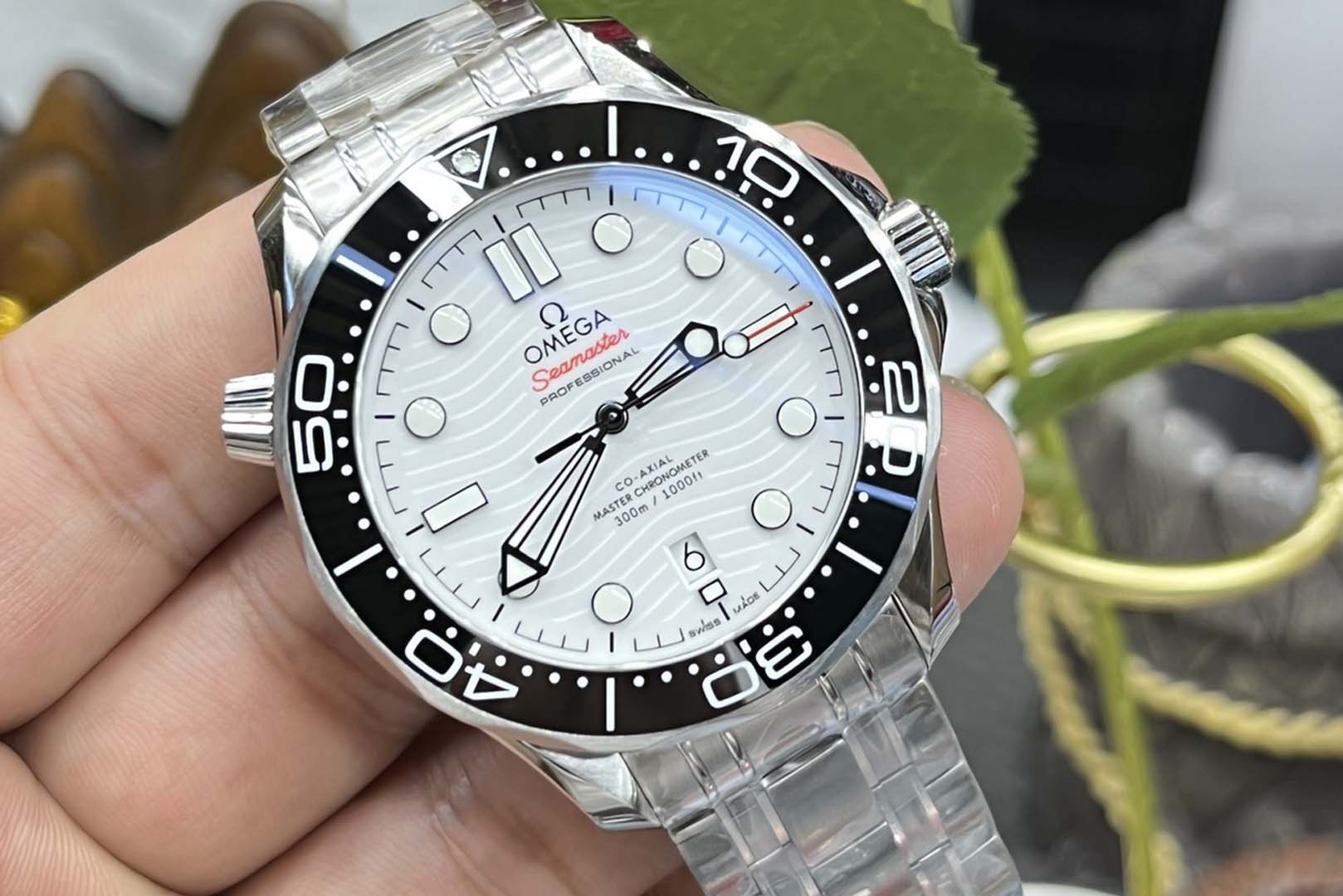 VS Factory Omega Seamaster 300 Latest Edition: Key Identification Tips Revealed