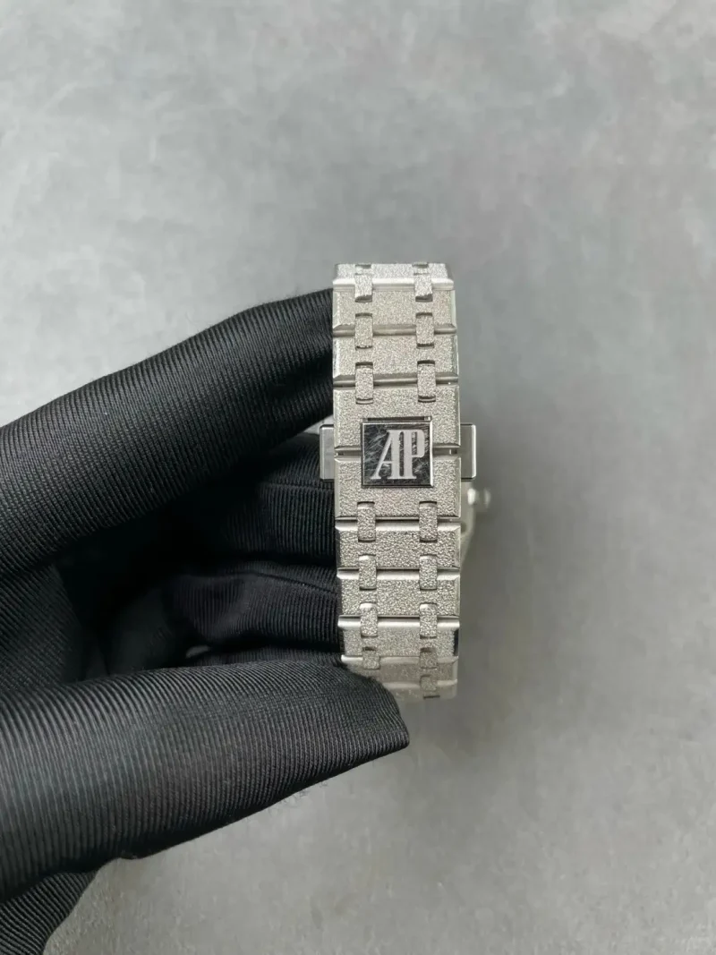 Audemars Piguet Royal Oak Frosted Gold Quartz Black 67653BC.GG.1263BC.02 - Image 3