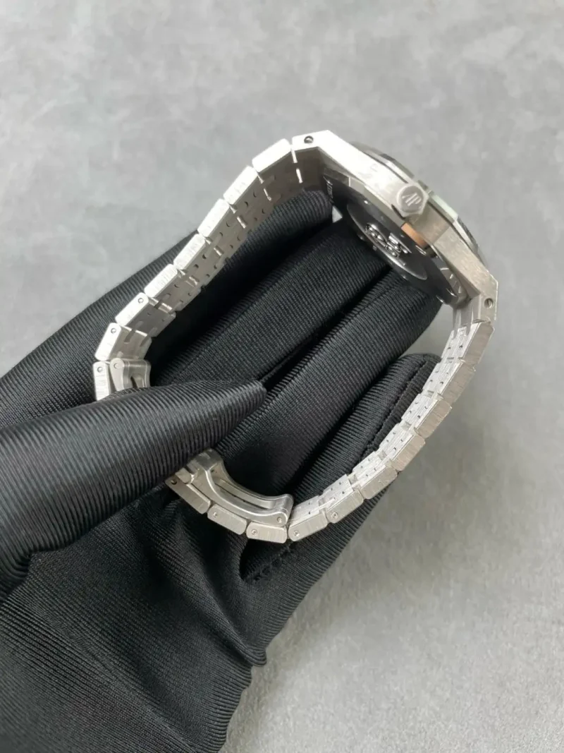 Audemars Piguet Royal Oak Frosted Gold Quartz Black 67653BC.GG.1263BC.02 - Image 6