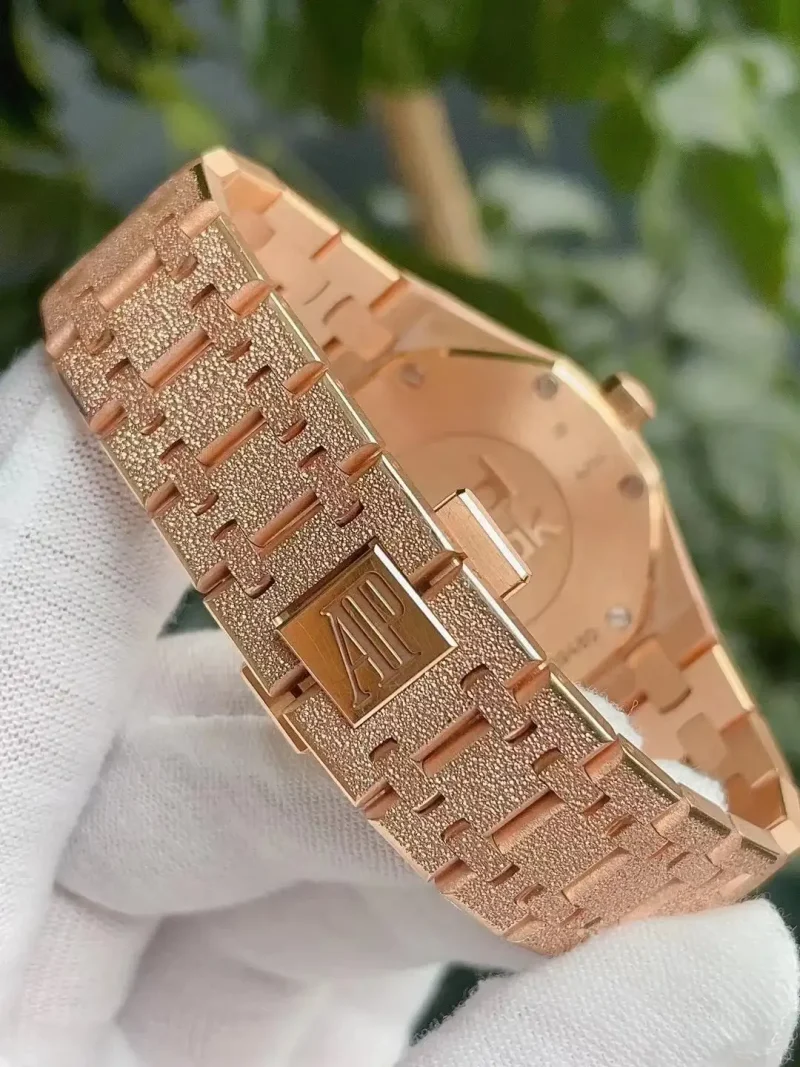Audemars Piguet Royal Oak Frosted Gold Quartz Gold 67653OR.GG.1263OR.02 - Image 6