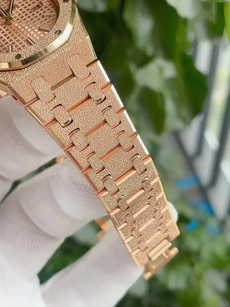 Audemars Piguet Royal Oak Frosted Gold Quartz Gold 67653OR.GG.1263OR.02 - Image 3