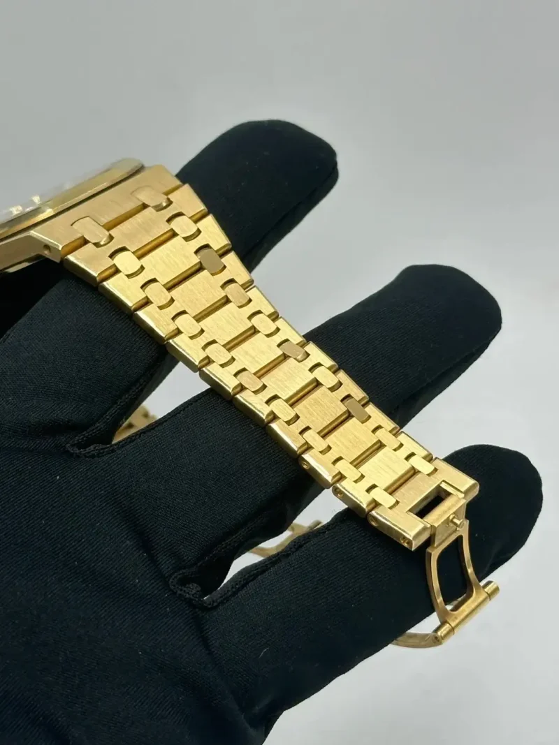 Audemars Piguet Royal Oak Jumbo Extra-Thin Gold 15202BA.OO.1240BA.02 - Image 5
