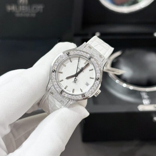 Swiss 1:1 Hublot Classic Fusion Women's Best Fake Replica Watch White Moissanite Diamond 33mm - Top Watch - Image 3