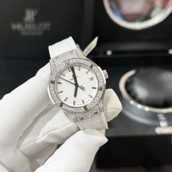 Swiss 1:1 Hublot Classic Fusion Women's Best Fake Replica Watch White Moissanite Diamond 33mm - Top Watch - Image 4