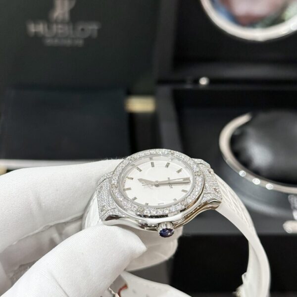 Swiss 1:1 Hublot Classic Fusion Women's Best Fake Replica Watch White Moissanite Diamond 33mm - Top Watch - Image 5