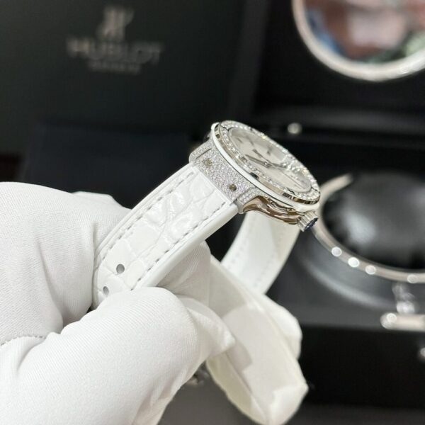Swiss 1:1 Hublot Classic Fusion Women's Best Fake Replica Watch White Moissanite Diamond 33mm - Top Watch - Image 6