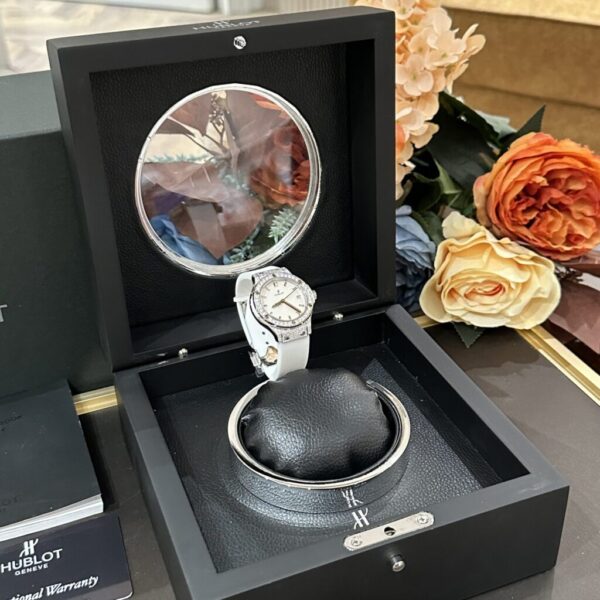 Swiss 1:1 Hublot Classic Fusion Women's Best Fake Replica Watch White Moissanite Diamond 33mm - Top Watch - Image 7
