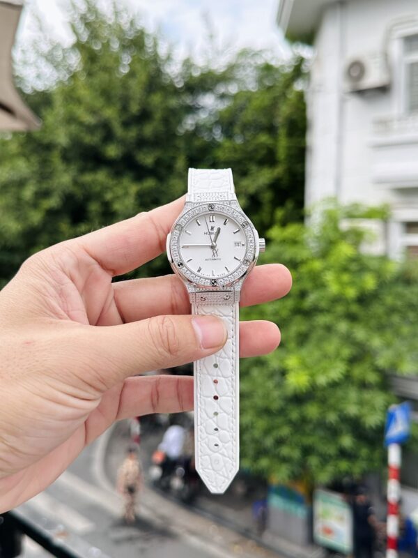 Swiss 1:1 Hublot Replica 1:1 Watch Classic Fusion White Dial With Stone HB Factory 38mm - Top Watch
