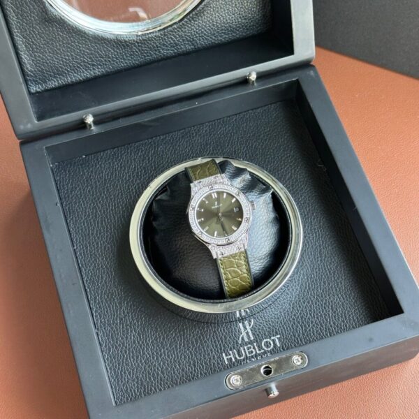 Replica Hublot Replica 1:1 Watch Classic Fusion With Full Diamonds Women's Green 33mm - Top Watch - Image 4