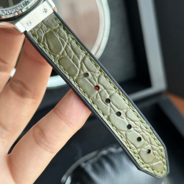Replica Hublot Replica 1:1 Watch Classic Fusion With Full Diamonds Women's Green 33mm - Top Watch - Image 5