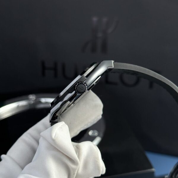 Swiss 1:1 Hublot Replica 1:1 Watch Refine SW300 Movement Black Ceramic Bezel JJZ Factory 42mm - Top Watch - Image 5