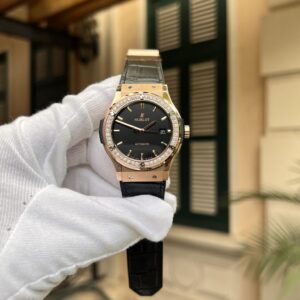 Swiss 1:1 Hublot Replica Watch Classic Fusion King Gold Black Dial With Diamond Bezel 42mm - Top Watch