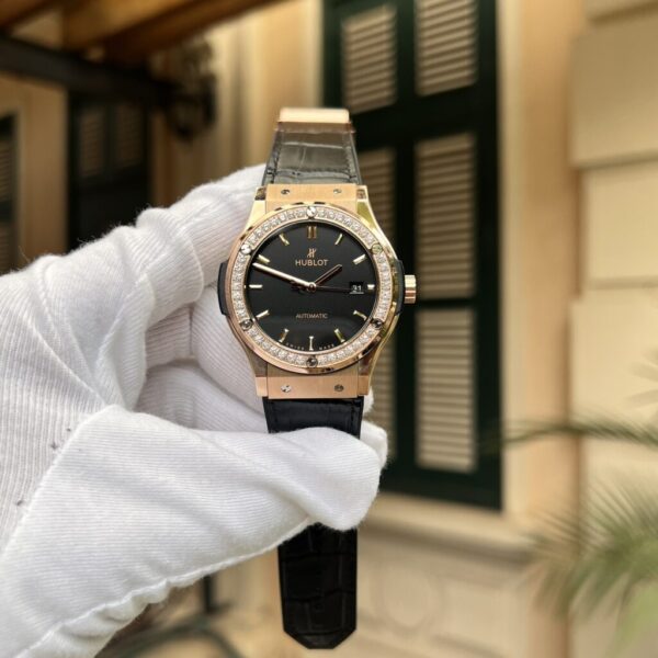 Swiss 1:1 Hublot Replica Watch Classic Fusion King Gold Black Dial With Diamond Bezel 42mm - Top Watch