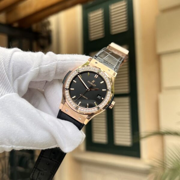 Swiss 1:1 Hublot Replica Watch Classic Fusion King Gold Black Dial With Diamond Bezel 42mm - Top Watch - Image 2