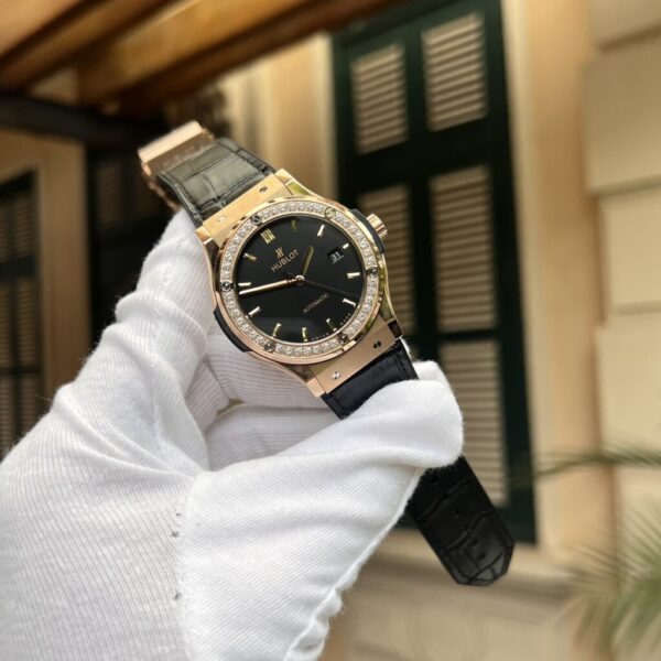 Swiss 1:1 Hublot Replica Watch Classic Fusion King Gold Black Dial With Diamond Bezel 42mm - Top Watch - Image 3