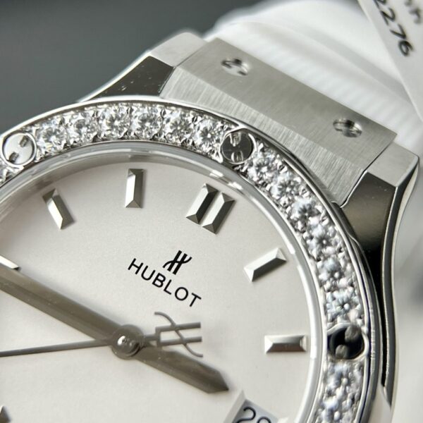 Swiss 1:1 Hublot Replica Watch Women's White Rubber Strap With Moissanite Diamonds 33mm - Top Watch - Image 5
