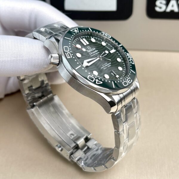 Swiss 1:1 Omega Replica 11 Watch Seamaster Green Face Diver 300M Factory VS 42mm - Top Watch - Image 4