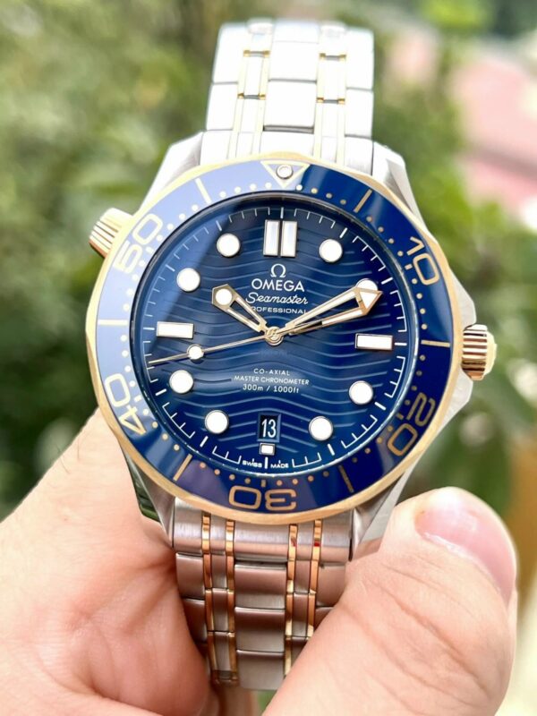 Replica Omega Replica 1:1 Watch Seamaster Diver 300m Chronometer Blue Demi Gold 42mm - Top Watch - Image 2