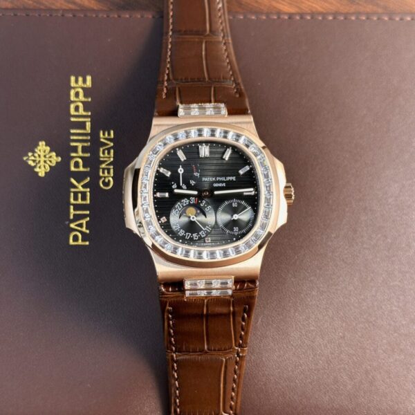 Swiss 1:1 Patek Philippe 5724R Replica Watch Gray Dial Leather Strap Factory GR 40mm - Top Watch