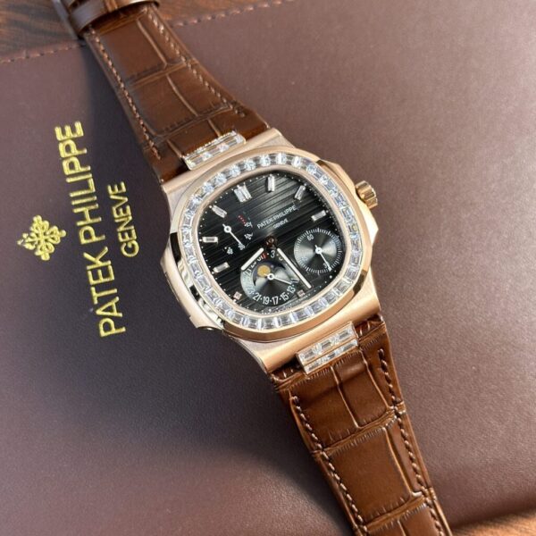 Swiss 1:1 Patek Philippe 5724R Replica Watch Gray Dial Leather Strap Factory GR 40mm - Top Watch - Image 2