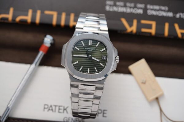 Best Fake Patek Philippe Nautilus 5711 Green Dial Metal Strap Rep 1:1 Watch 3K 40mm - Top Watch