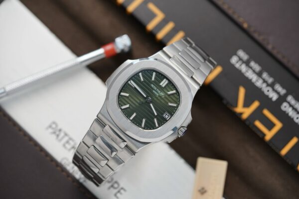 Best Fake Patek Philippe Nautilus 5711 Green Dial Metal Strap Rep 1:1 Watch 3K 40mm - Top Watch - Image 2