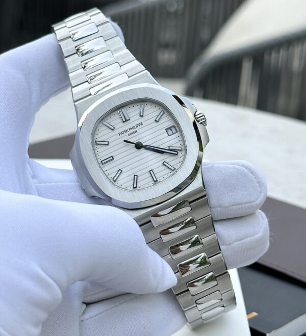 Replica Patek Philippe Nautilus 5711 Rep 1:1 White Dial Luminous Markers Factory 3K 40mm - Top Watch