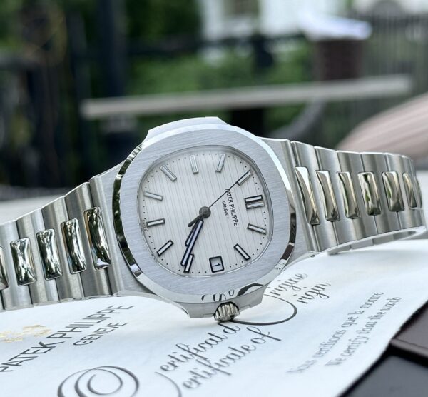 Replica Patek Philippe Nautilus 5711 Rep 1:1 White Dial Luminous Markers Factory 3K 40mm - Top Watch - Image 2