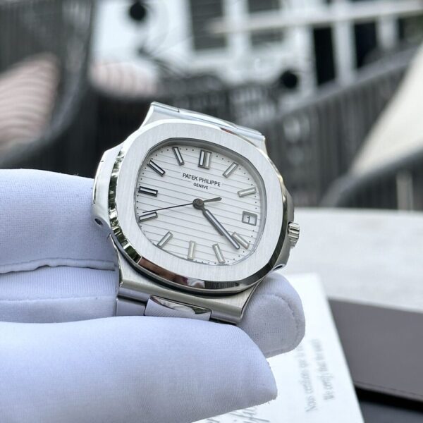 Replica Patek Philippe Nautilus 5711 Rep 1:1 White Dial Luminous Markers Factory 3K 40mm - Top Watch - Image 4