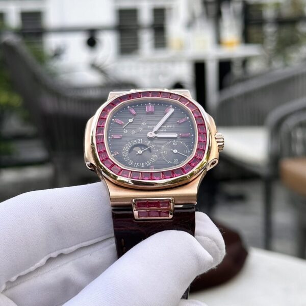Swiss 1:1 Patek Philippe Nautilus 5724 Gold Wrapped With Ruby Replica Watch 40mm - Top Watch - Image 4