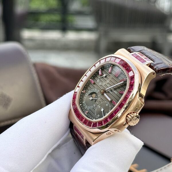 Swiss 1:1 Patek Philippe Nautilus 5724 Gold Wrapped With Ruby Replica Watch 40mm - Top Watch - Image 5