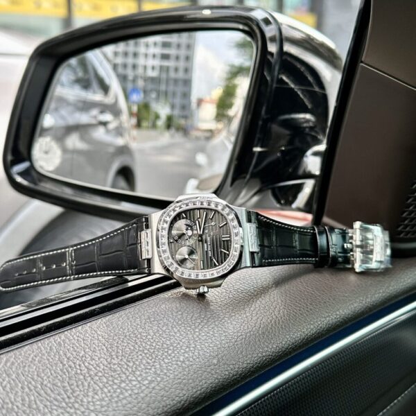 Replica Patek Philippe Nautilus 5724G Replica Watch Grey Dial With Stone Bezel 40mm - Top Watch