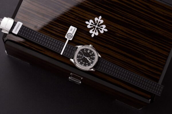 Replica Patek Philippe Rep 11 Watch Aquanaut 5067 Diamonds benzene moissanite Black Dial 35.6 mm - Top Watch - Image 2
