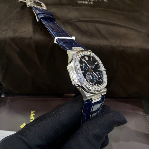 Swiss 1:1 Patek Philippe Rep 11 Watch Nautilus 5724 Moissanite Baguette Blue Dial 40mm - Top Watch - Image 3