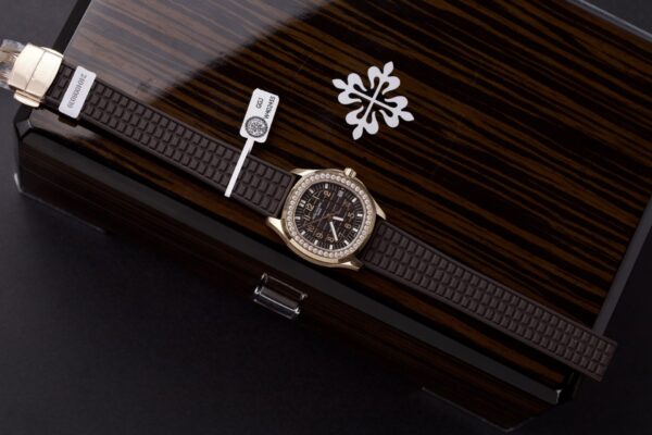 Swiss 1:1 Patek Philippe Replica 1:1 Watch Aquanaut 5067 Mechanical Movement Moissanite Diamond Bezel 35.6mm - Top Watch - Image 2