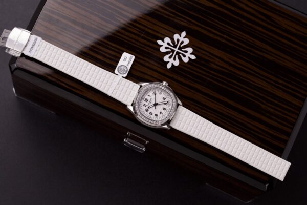 Replica Patek Philippe Replica 11 Watch Aquanaut 5067 White Moissanite Diamond 35.6mm - Top Watch - Image 2