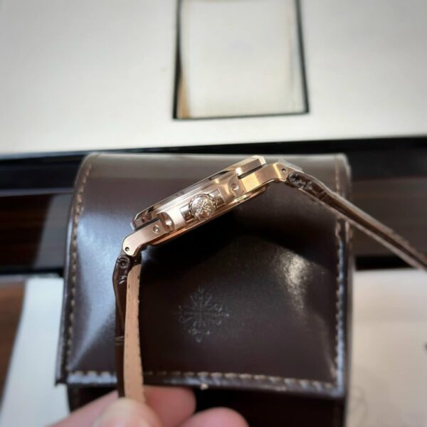 Replica Patek Philippe Replica 1:1 Watch Nautilus 5712 Chocolate Dial Leather Strap GR Factory 40mm - Top Watch - Image 4