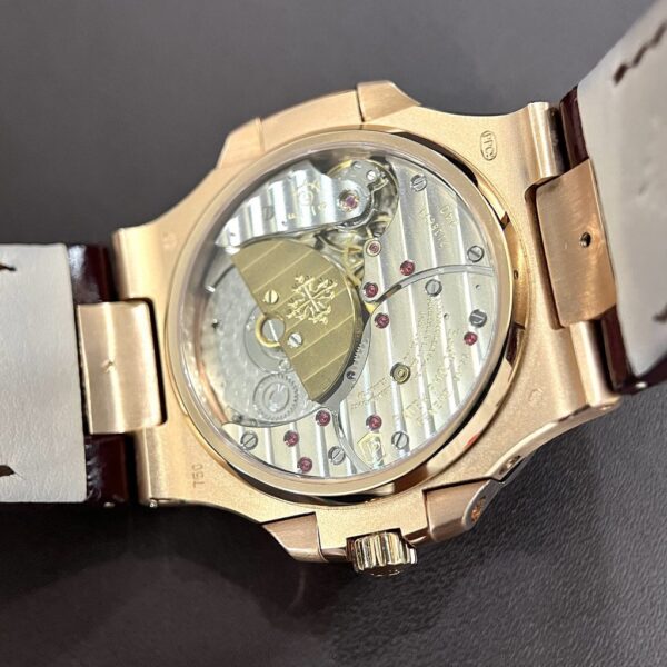 Best Fake Patek Philippe Replica 1:1 Watch Nautilus 5724 18K Solid Gold With Natural Diamonds 40mm - Top Watch - Image 6