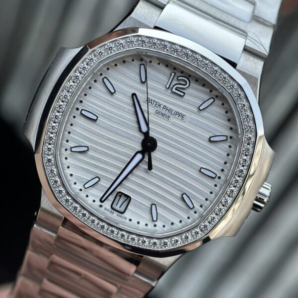 Swiss 1:1 Patek Philippe Replica 11 Watch Nautilus 7118 White With Diamond Bezel Factory 3K 35.2mm - Top Watch - 图片 2