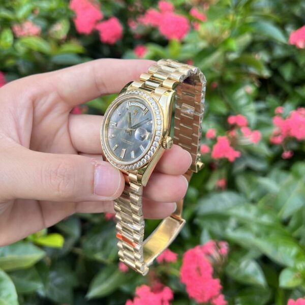 Replica Rolex Day-Date Purple Mother of Pearl Dial Diamond Bezel Replica Watch 40mm - Top Watch - Image 4