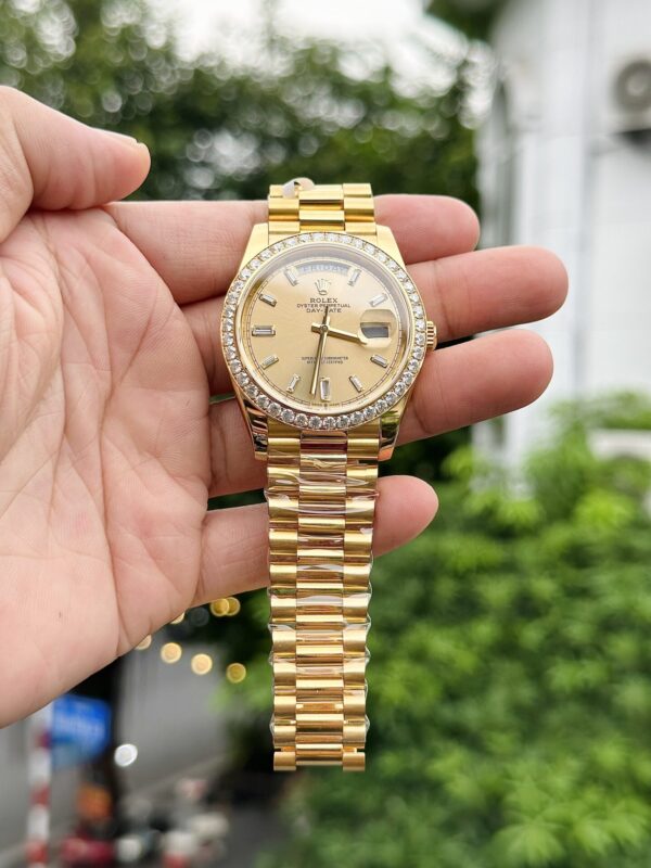 Replica Rolex Replica 11 Watch Day-Date Gold Wrapped Moissanite Diamonds GM Factory 40mm - Top Watch - Image 2