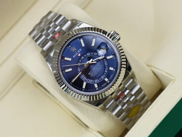 Swiss 1:1 Rolex Replica 1:1 Watch Sky Dweller Blue Dial Jubilee Strap 42mm - Top Watch - Image 4