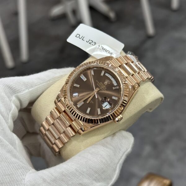 Swiss 1:1 Rolex Replica Watch Day-Date 228235 Gold Wrapped Chocolate Dial GM V3 40mm - Top Watch - Image 4