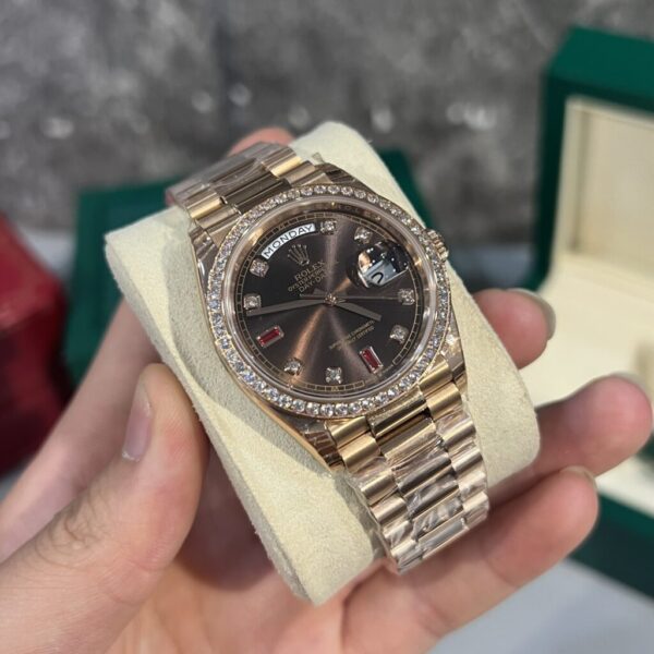 Swiss 1:1 Rolex Replica Watch Day-Date Chocolate Dial With Stone Bezel EW Factory 36/40mm - Top Watch - Image 2